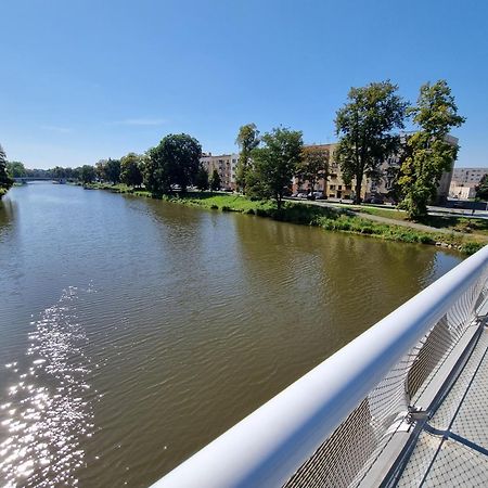 Prostorny Byt V Centru U Reky, 2 Loznice, Balkon Hradec Králové المظهر الخارجي الصورة