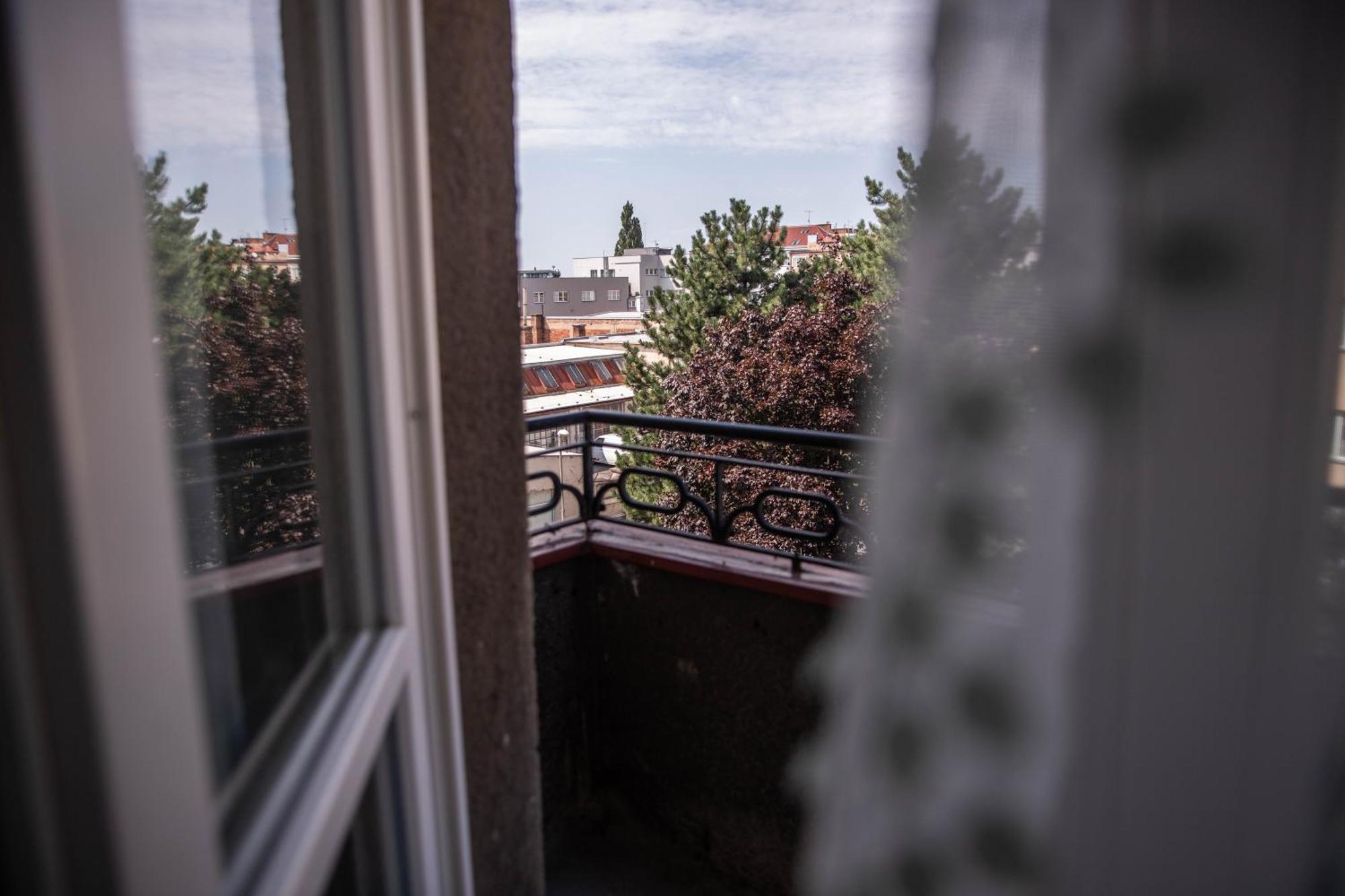 Prostorny Byt V Centru U Reky, 2 Loznice, Balkon Hradec Králové المظهر الخارجي الصورة